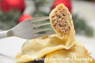 Zdjęcie - Pierogi z mięsem i  kapustą  - Przepisy kulinarne ze zdjęciami