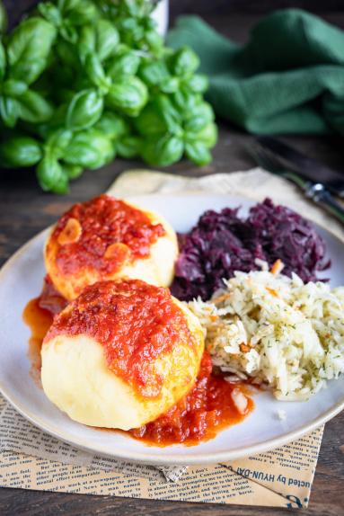 Zdjęcie - Kluski ziemniaczane z szarpanym indykiem - Przepisy kulinarne ze zdjęciami