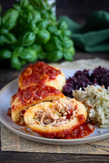 Zdjęcie - Kluski ziemniaczane z szarpanym indykiem - Przepisy kulinarne ze zdjęciami