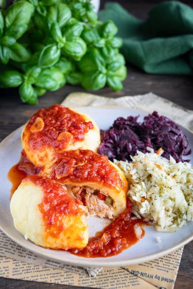 Zdjęcie - Kluski ziemniaczane z szarpanym indykiem - Przepisy kulinarne ze zdjęciami