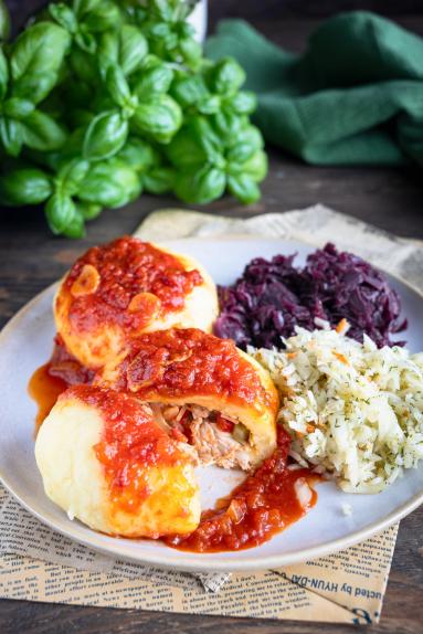 Zdjęcie - Kluski ziemniaczane z szarpanym indykiem - Przepisy kulinarne ze zdjęciami