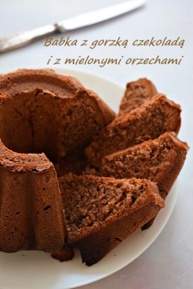 Zdjęcie - Babka z gorzką czekoladą i orzechami - Napiecyku - Przepisy kulinarne ze zdjęciami