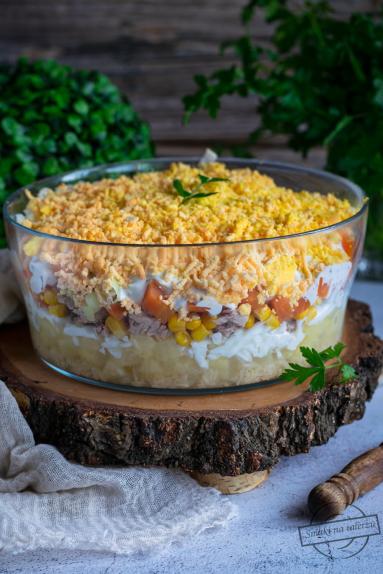 Zdjęcie - Sałatka z tuńczykiem &ndash; kr&oacute;lewska - Przepisy kulinarne ze zdjęciami