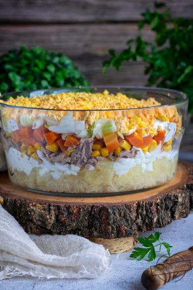 Zdjęcie - Sałatka z tuńczykiem &ndash; kr&oacute;lewska - Przepisy kulinarne ze zdjęciami