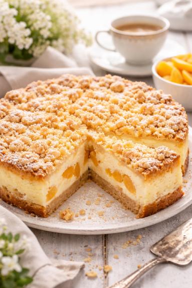 Zdjęcie: Sernik z brzoskwiniami i kruszonką Zdjęcie - Sernik z brzoskwiniami i kruszonką - Przepisy kulinarne ze zdjęciami