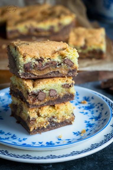 Zdjęcie - Czekoladowe ciasto z kajmakiem - Przepisy kulinarne ze zdjęciami