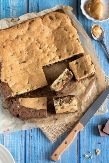 Zdjęcie - Czekoladowe ciasto z kajmakiem - Przepisy kulinarne ze zdjęciami