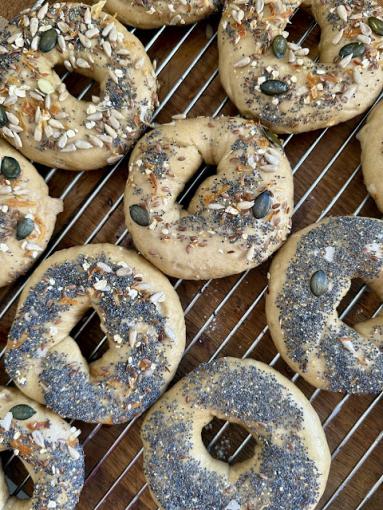 Zdjęcie - Bajgle na zakwasie - Przepisy kulinarne ze zdjęciami