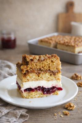 Zdjęcie - Miodownik przekładany - Przepisy kulinarne ze zdjęciami