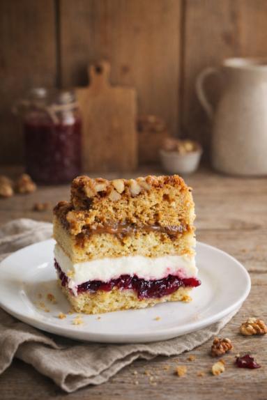 Zdjęcie - Miodownik przekładany - Przepisy kulinarne ze zdjęciami