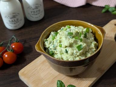 Zdjęcie - Pasta jajeczna z awokado - Przepisy kulinarne ze zdjęciami