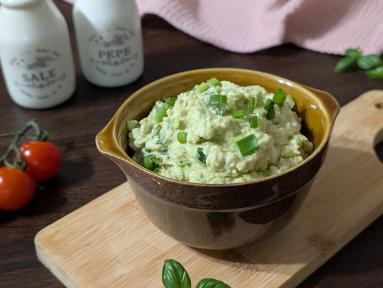 Zdjęcie - Pasta jajeczna z awokado - Przepisy kulinarne ze zdjęciami