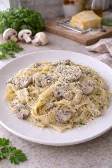 Zdjęcie - Tagliatelle z pieczarkami - Przepisy kulinarne ze zdjęciami
