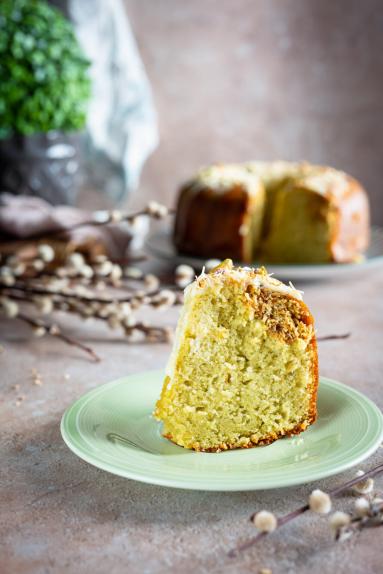 Zdjęcie - Babka pistacjowa z chrupiącym kataifi - Przepisy kulinarne ze zdjęciami