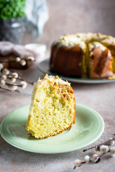 Zdjęcie - Babka pistacjowa z chrupiącym kataifi - Przepisy kulinarne ze zdjęciami