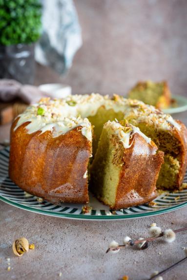 Zdjęcie - Babka pistacjowa z chrupiącym kataifi - Przepisy kulinarne ze zdjęciami