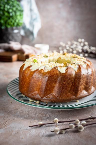Zdjęcie - Babka pistacjowa z chrupiącym kataifi - Przepisy kulinarne ze zdjęciami