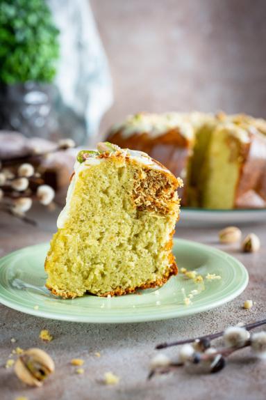 Zdjęcie - Babka pistacjowa z chrupiącym kataifi - Przepisy kulinarne ze zdjęciami