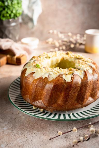 Zdjęcie - Babka pistacjowa z chrupiącym kataifi - Przepisy kulinarne ze zdjęciami