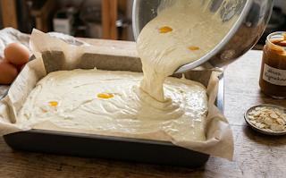 Zdjęcie - Sernik z kajmakiem na dużą blachę - Przepisy kulinarne ze zdjęciami