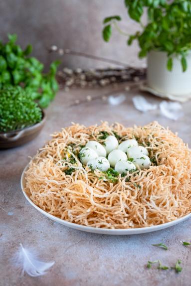 Zdjęcie - Sałatka &bdquo;Wielkanocne Gniazdo&rdquo; - Przepisy kulinarne ze zdjęciami