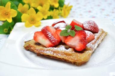 Zdjęcie - Gofry owsiane z truskawkami + film &ndash; Smakowite Dania - Przepisy kulinarne ze zdjęciami