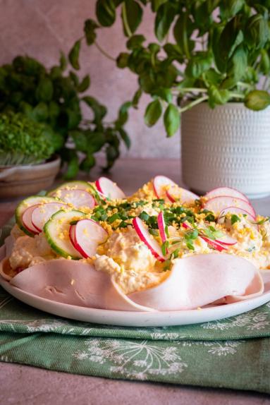 Zdjęcie - Jajeczny Mus z Szynką - Przepisy kulinarne ze zdjęciami