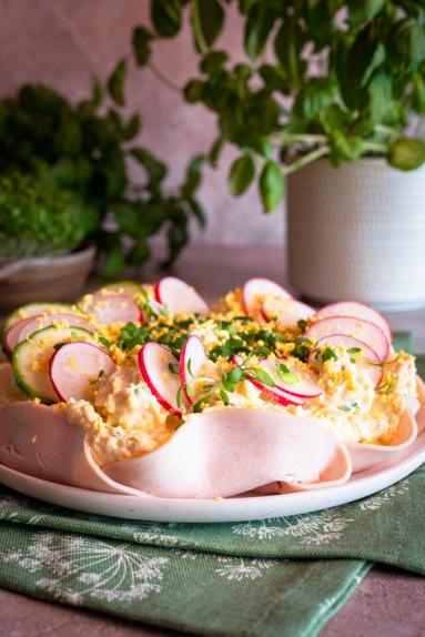 Zdjęcie - Jajeczny Mus z Szynką - Przepisy kulinarne ze zdjęciami