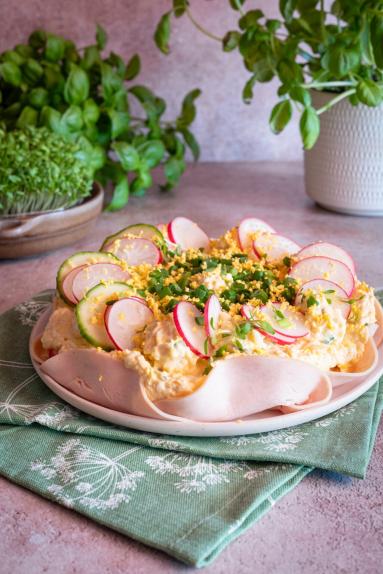 Zdjęcie - Jajeczny Mus z Szynką - Przepisy kulinarne ze zdjęciami