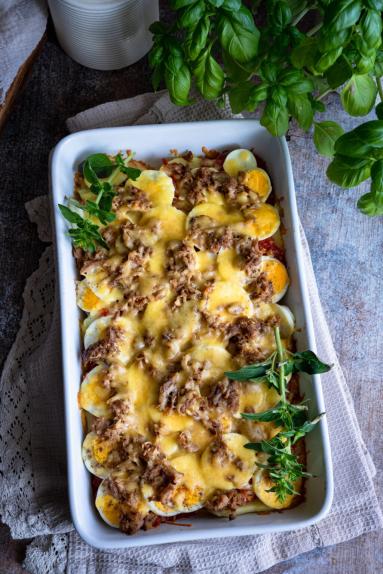 Zdjęcie - Zapiekanka ziemniaczana z jajkami i tuńczykiem - Przepisy kulinarne ze zdjęciami