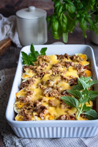 Zdjęcie - Zapiekanka ziemniaczana z jajkami i tuńczykiem - Przepisy kulinarne ze zdjęciami