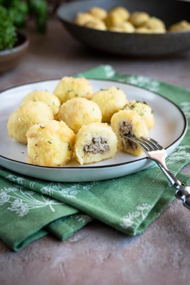 Zdjęcie - Kluski ziemniaczane z białą kiełbasą i chrzanem - Przepisy kulinarne ze zdjęciami