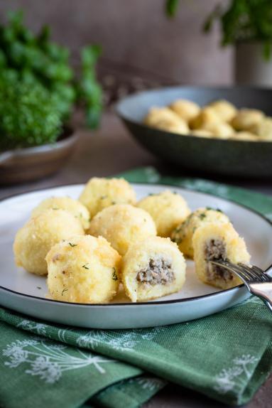 Zdjęcie - Kluski ziemniaczane z białą kiełbasą i chrzanem - Przepisy kulinarne ze zdjęciami