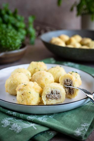 Zdjęcie - Kluski ziemniaczane z białą kiełbasą i chrzanem - Przepisy kulinarne ze zdjęciami