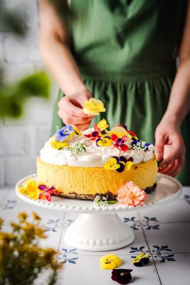 Zdjęcie - Sernik mango z bezą - Przepisy kulinarne ze zdjęciami