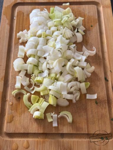 Zdjęcie: Jajka faszerowane porem, pieczarkami i wędzonym łososiem Zdjęcie - Jajka faszerowane porem, pieczarkami i wędzonym łososiem - Przepisy kulinarne ze zdjęciami