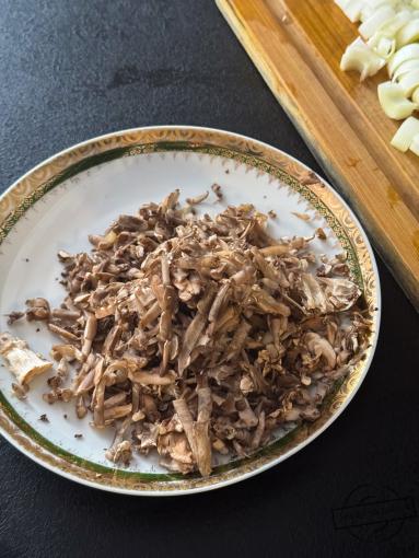 Zdjęcie: Jajka faszerowane porem, pieczarkami i wędzonym łososiem Zdjęcie - Jajka faszerowane porem, pieczarkami i wędzonym łososiem - Przepisy kulinarne ze zdjęciami