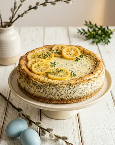 Zdjęcie - Sernik wielkanocny z makiem i cytryną - Przepisy kulinarne ze zdjęciami
