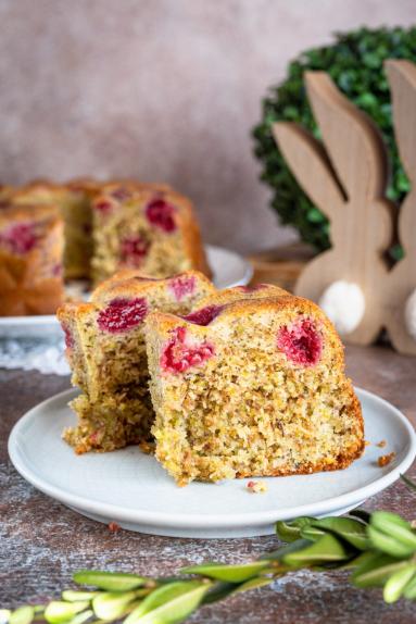 Zdjęcie - Babka pistacjowa z malinami i kataifi - Przepisy kulinarne ze zdjęciami