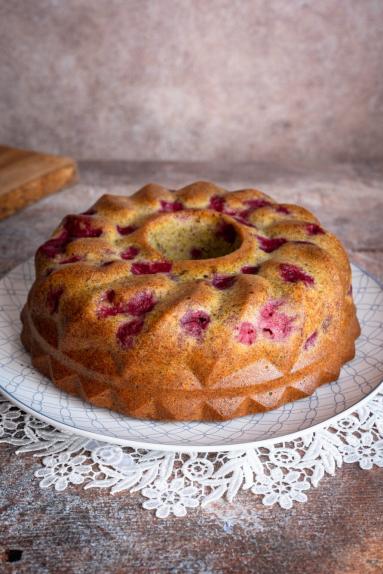 Zdjęcie - Babka pistacjowa z malinami i kataifi - Przepisy kulinarne ze zdjęciami
