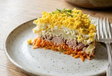 Zdjęcie - Sałatka  "Mimoza" - Przepisy kulinarne ze zdjęciami