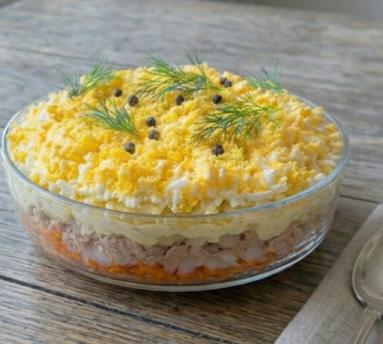 Zdjęcie - Sałatka  "Mimoza" - Przepisy kulinarne ze zdjęciami