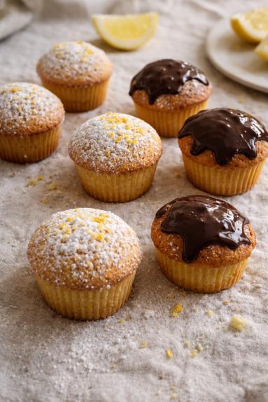 Zdjęcie - Babeczki /muffinki/  cytrynowe  z lukrem - Przepisy kulinarne ze zdjęciami