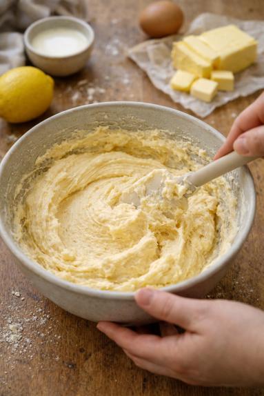 Zdjęcie - Babeczki /muffinki/  cytrynowe  z lukrem - Przepisy kulinarne ze zdjęciami