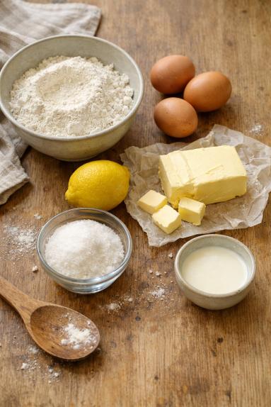 Zdjęcie - Babeczki /muffinki/  cytrynowe  z lukrem - Przepisy kulinarne ze zdjęciami