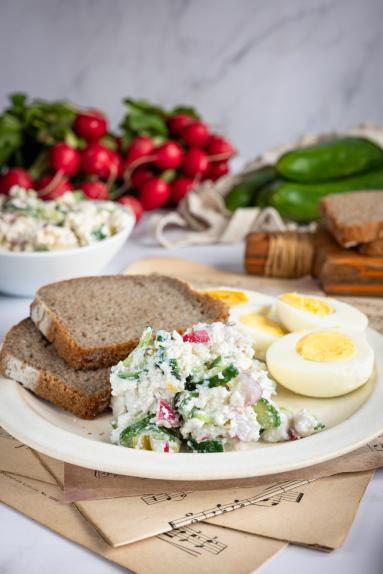 Zdjęcie - Pasta twarogowa z warzywami i jajkami - Przepisy kulinarne ze zdjęciami