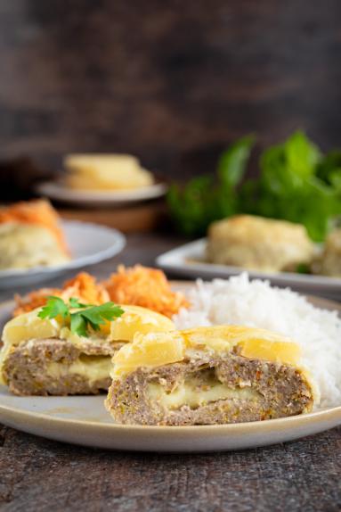 Zdjęcie - Kotlety mielone z serem i ananasem (z piekarnika) - Przepisy kulinarne ze zdjęciami