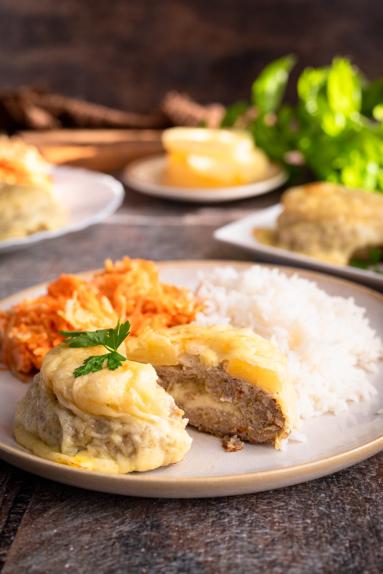 Zdjęcie - Kotlety mielone z serem i ananasem (z piekarnika) - Przepisy kulinarne ze zdjęciami