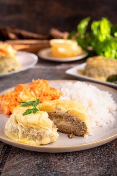 Zdjęcie - Kotlety mielone z serem i ananasem (z piekarnika) - Przepisy kulinarne ze zdjęciami