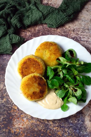 Zdjęcie - Kotleciki ziemniaczane z kiszoną kapustą - Przepisy kulinarne ze zdjęciami